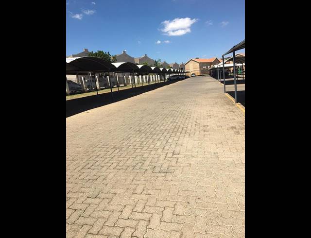 2 BEDROOM APARTMENT FOR SALE IN WATERVAL EAST